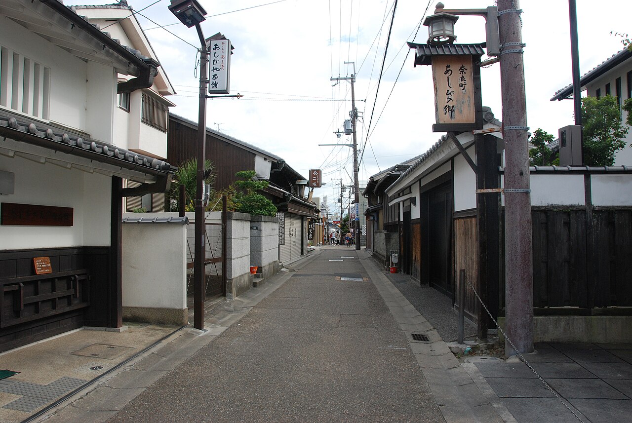 Una calle de casas tradicionales en Naramachi