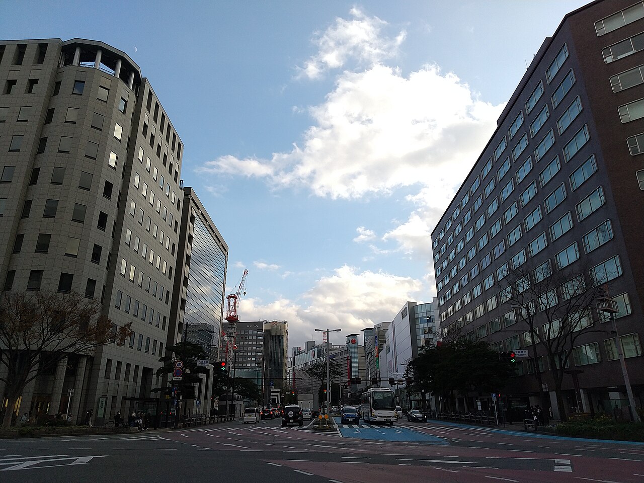 Una avenida de Tenjin en Fukuoka