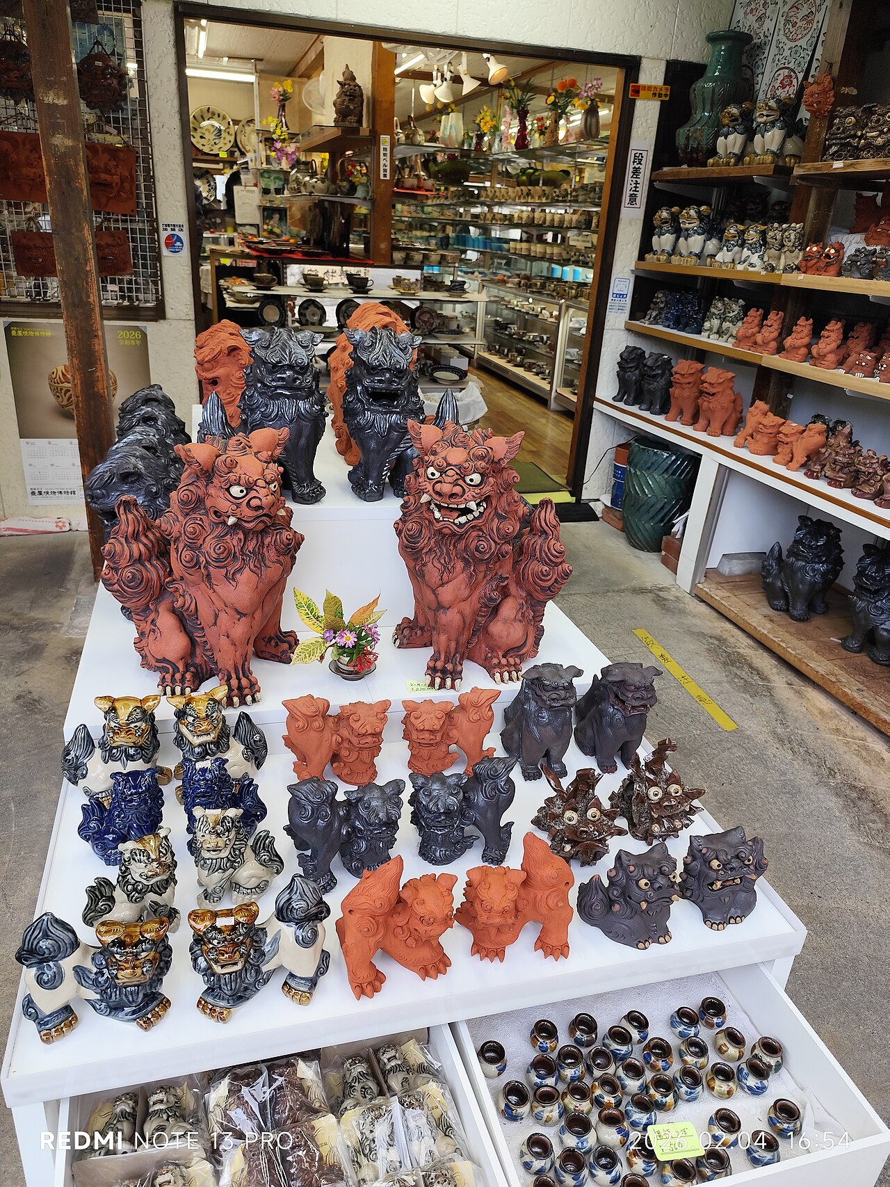 Una tienda de cerámica en el barrio de Tsuboya, Naha